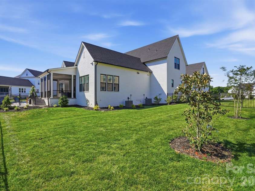 1124 Mesa Way, Marvin, NC 28173.  MLS# CAR4371986, YatesRealty ID 21082. Fenced-in back and side yard area