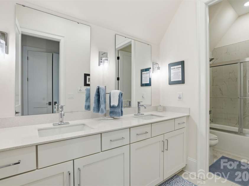 1124 Mesa Way, Marvin, NC 28173.  MLS# CAR4371986, YatesRealty ID 21082. Full bathroom between bedroom 2 and 3