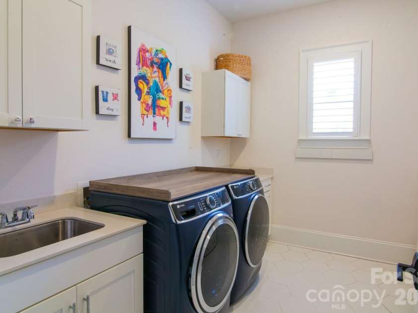 1124 Mesa Way, Marvin, NC 28173.  MLS# CAR4371986, YatesRealty ID 21082. Laundry room on main level