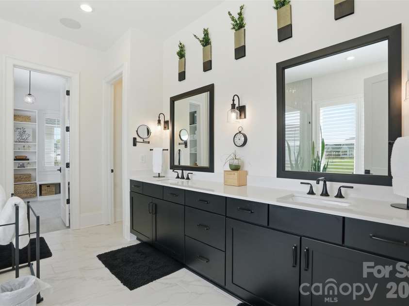 1124 Mesa Way, Marvin, NC 28173.  MLS# CAR4371986, YatesRealty ID 21082. Primary Bathroom