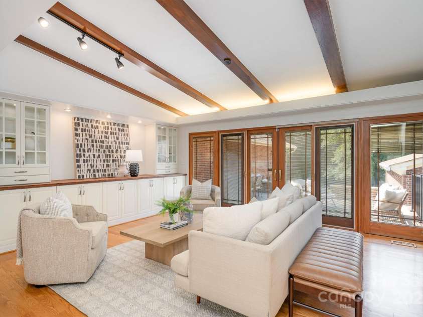 5424 Doncaster Drive, Charlotte, NC 28211.  MLS# CAR4268069, YatesRealty ID 21083. Den