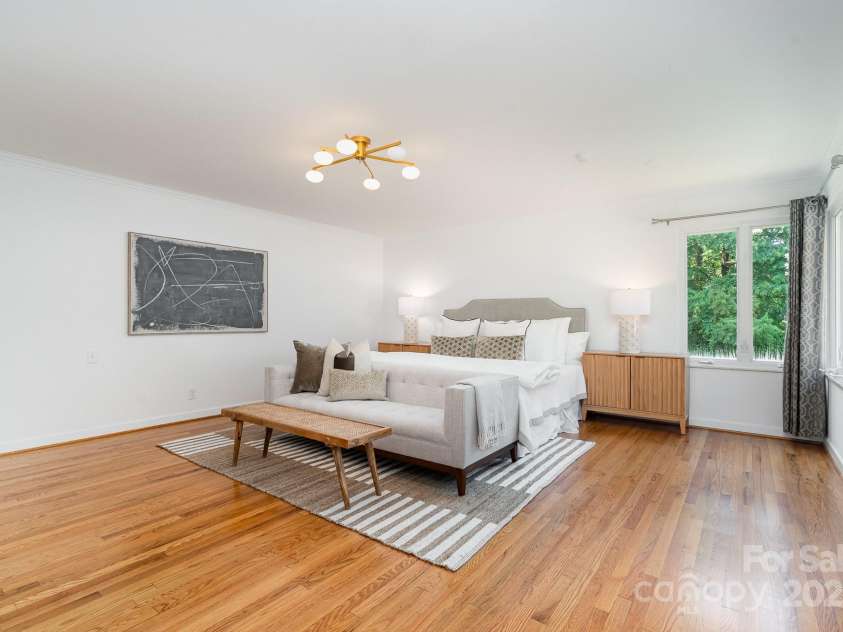 5424 Doncaster Drive, Charlotte, NC 28211.  MLS# CAR4268069, YatesRealty ID 21083. Primary Bedroom