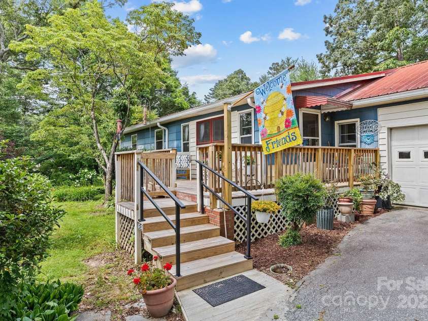 603 Orchard Road, Flat Rock, NC 28731.  MLS# CAR4266247, YatesRealty ID 21084. 