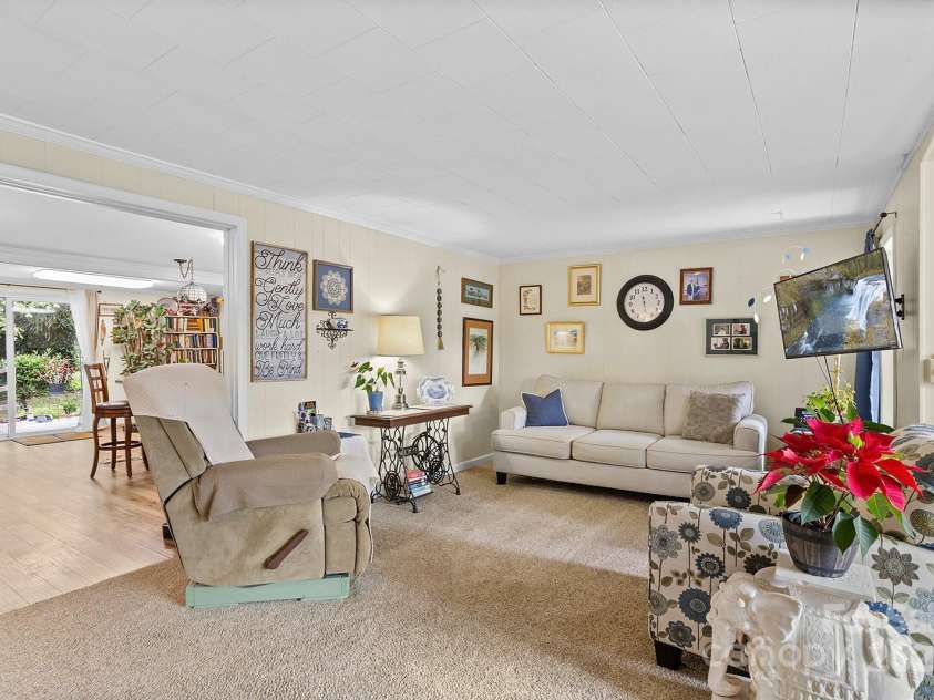 603 Orchard Road, Flat Rock, NC 28731.  MLS# CAR4266247, YatesRealty ID 21084. 