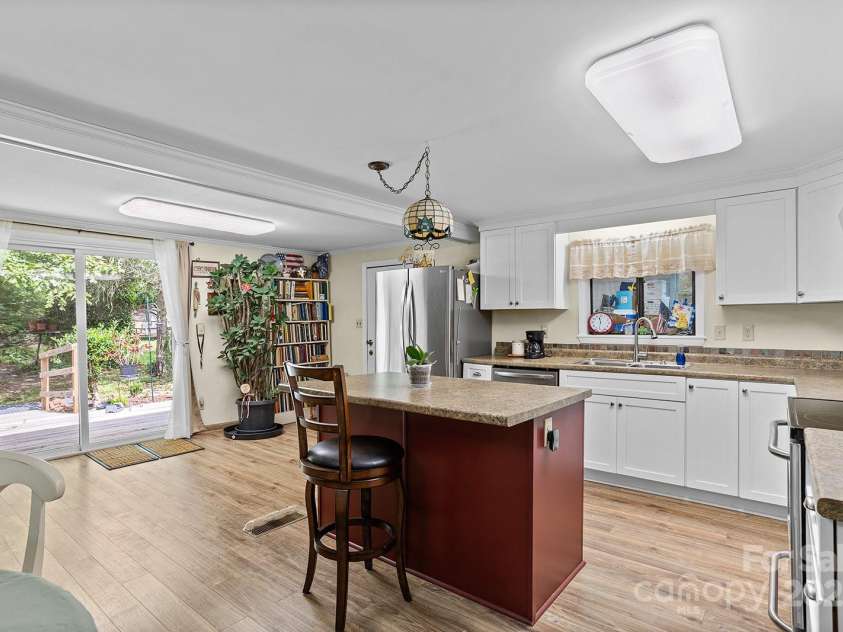 603 Orchard Road, Flat Rock, NC 28731.  MLS# CAR4266247, YatesRealty ID 21084. 