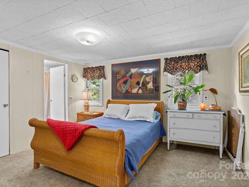 603 Orchard Road, Flat Rock, NC 28731.  MLS# CAR4266247, YatesRealty ID 21084. 