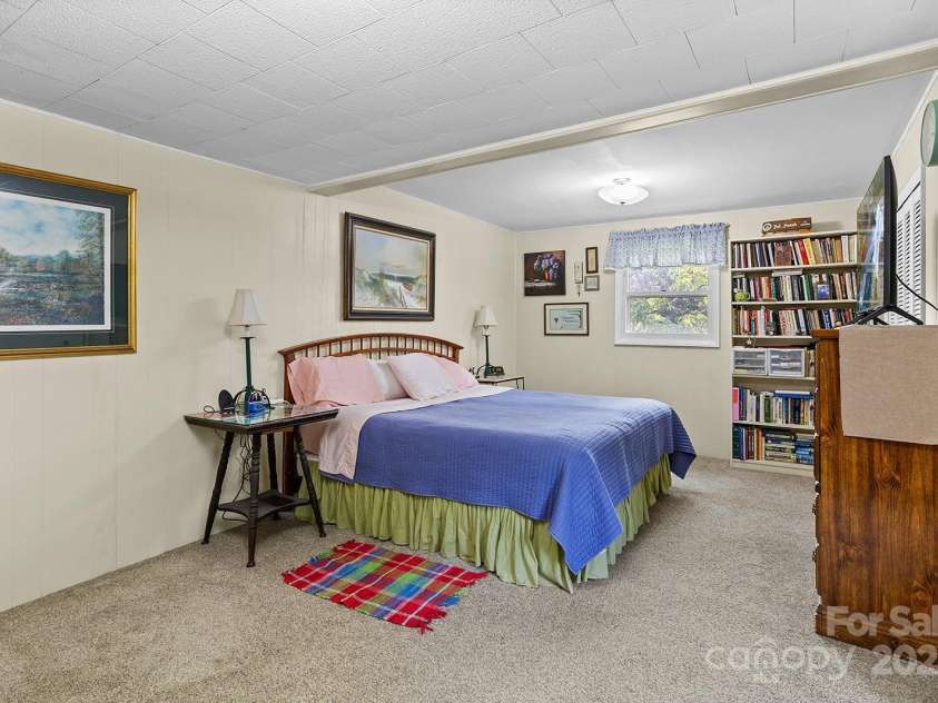 603 Orchard Road, Flat Rock, NC 28731.  MLS# CAR4266247, YatesRealty ID 21084. 