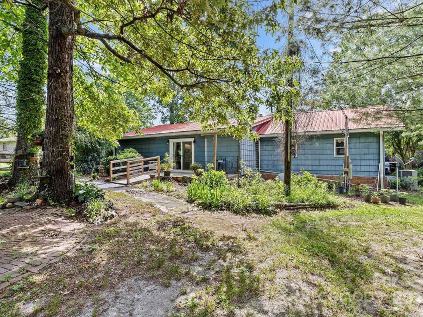 603 Orchard Road, Flat Rock, NC 28731.  MLS# CAR4266247, YatesRealty ID 21084. 