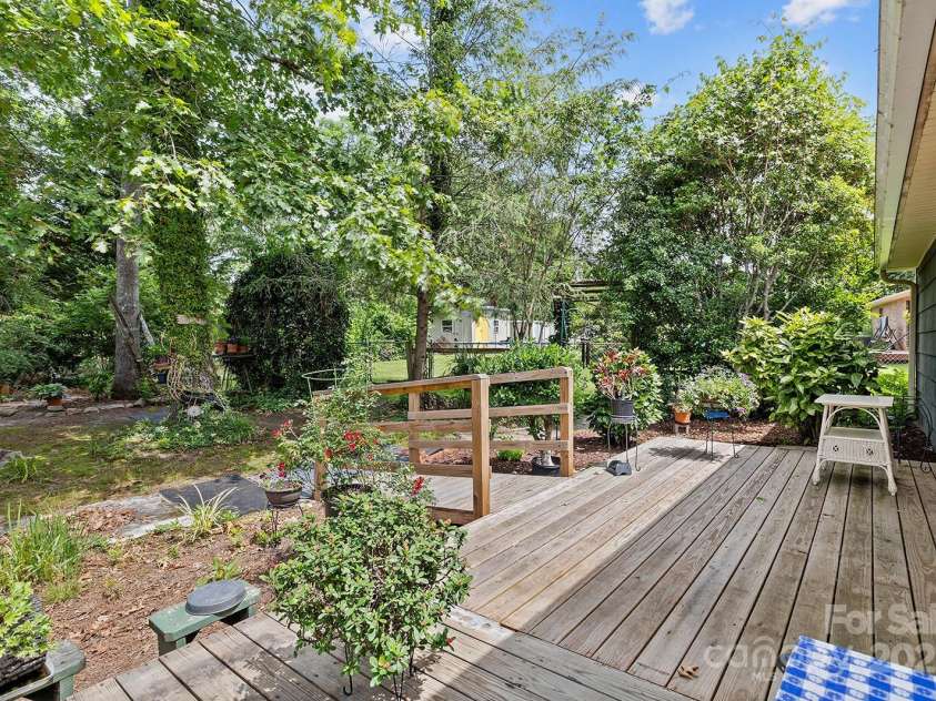 603 Orchard Road, Flat Rock, NC 28731.  MLS# CAR4266247, YatesRealty ID 21084. 