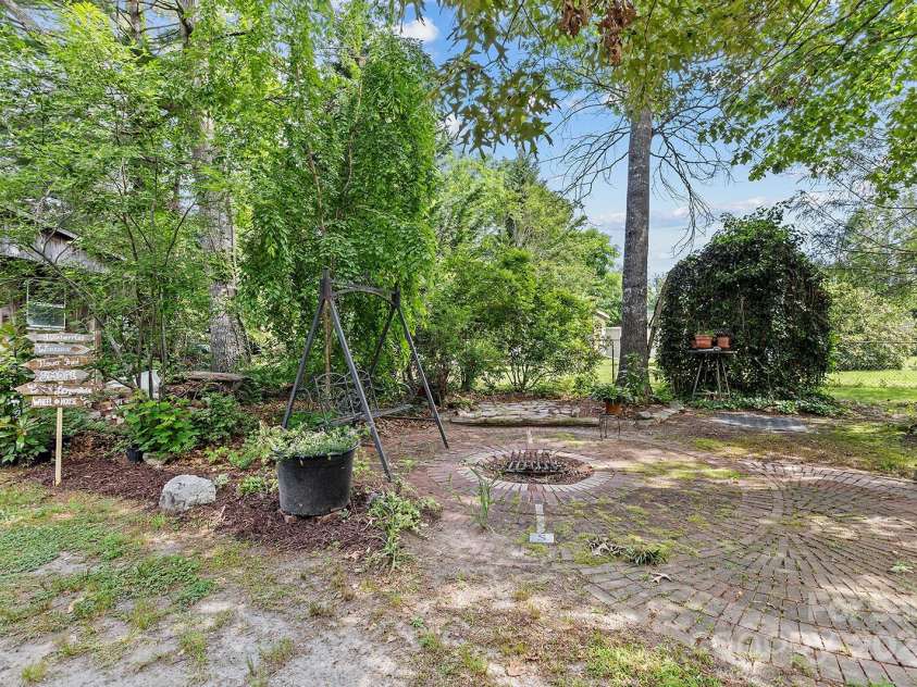 603 Orchard Road, Flat Rock, NC 28731.  MLS# CAR4266247, YatesRealty ID 21084. 