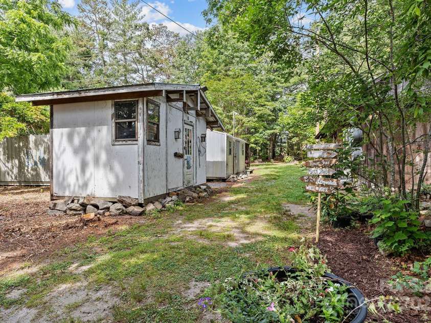 603 Orchard Road, Flat Rock, NC 28731.  MLS# CAR4266247, YatesRealty ID 21084. 