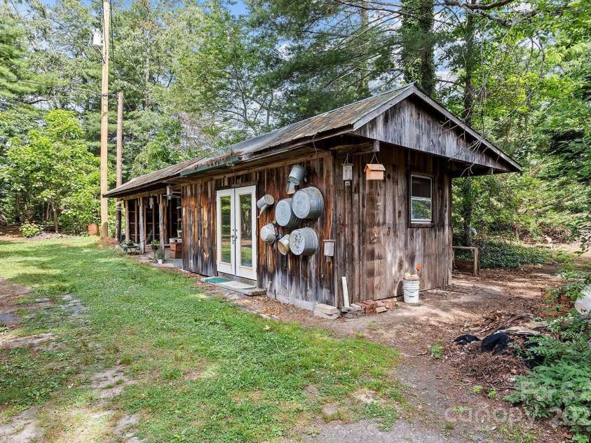 603 Orchard Road, Flat Rock, NC 28731.  MLS# CAR4266247, YatesRealty ID 21084. 