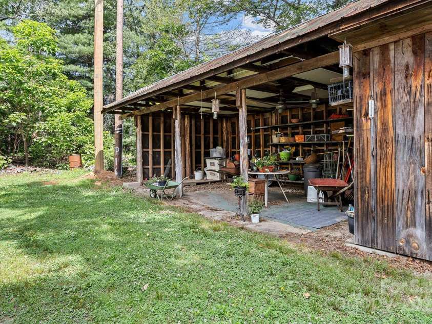 603 Orchard Road, Flat Rock, NC 28731.  MLS# CAR4266247, YatesRealty ID 21084. 