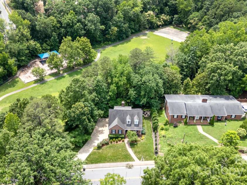 139 Palaside Drive, Concord, NC 28025.  MLS# CAR4269126, YatesRealty ID 21085. Tucked away in the most desirable Beverly Hills community!