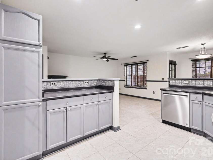 9733 Elizabeth Townes Lane, Charlotte, NC 28277.  MLS# CAR4333819, YatesRealty ID 21086. 