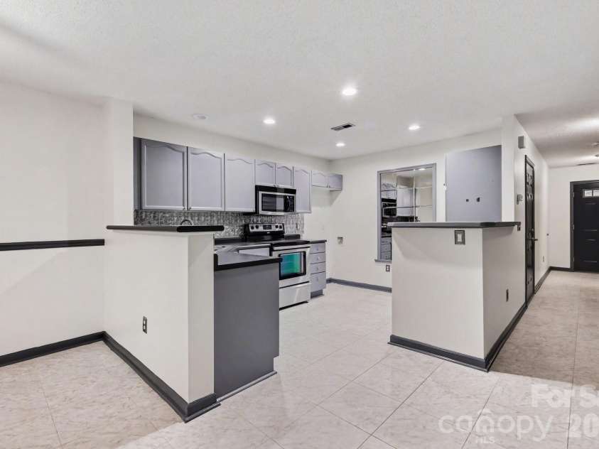 9733 Elizabeth Townes Lane, Charlotte, NC 28277.  MLS# CAR4333819, YatesRealty ID 21086. 
