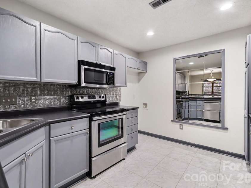 9733 Elizabeth Townes Lane, Charlotte, NC 28277.  MLS# CAR4333819, YatesRealty ID 21086. 
