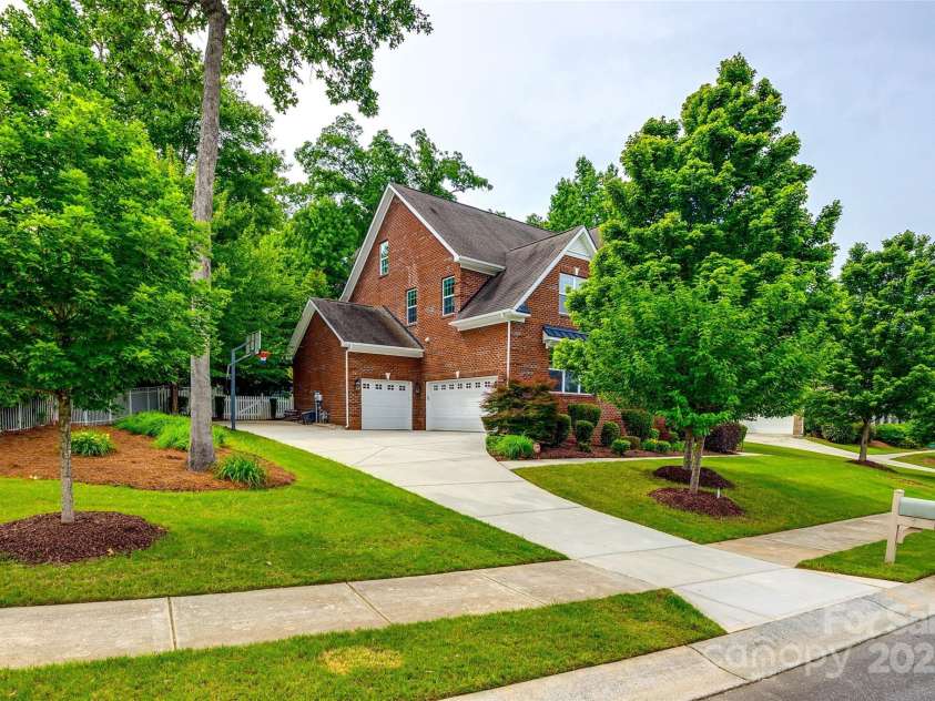 4711 Pearmain Drive, Waxhaw, NC 28173.  MLS# CAR4246425, YatesRealty ID 21087. 