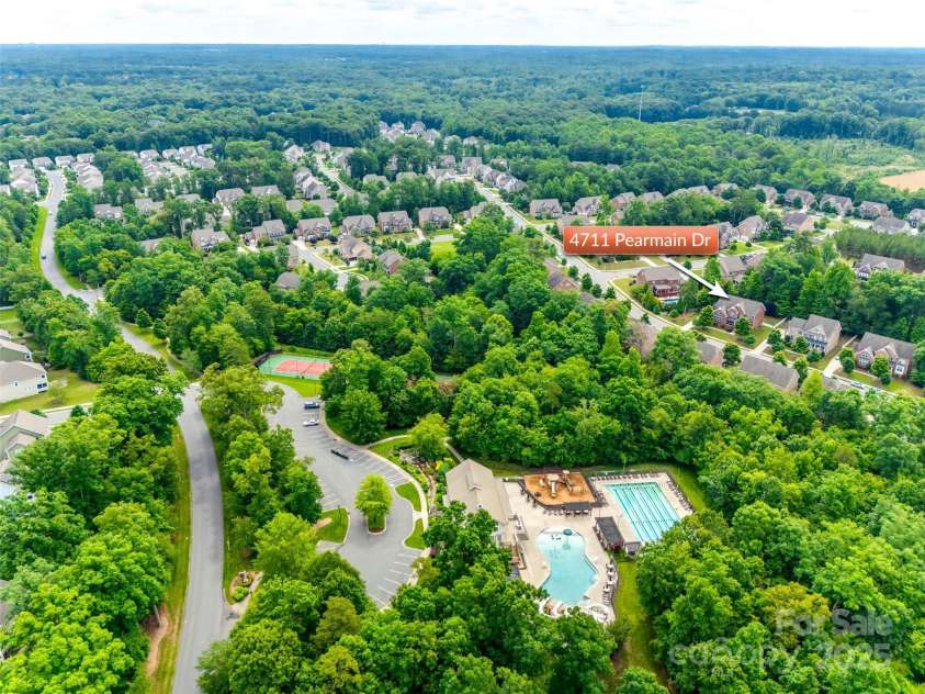 4711 Pearmain Drive, Waxhaw, NC 28173.  MLS# CAR4246425, YatesRealty ID 21087. 