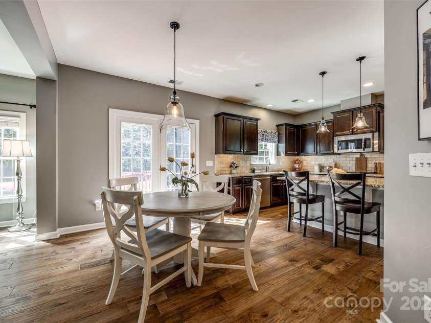 4711 Pearmain Drive, Waxhaw, NC 28173.  MLS# CAR4246425, YatesRealty ID 21087. Breakfast nook