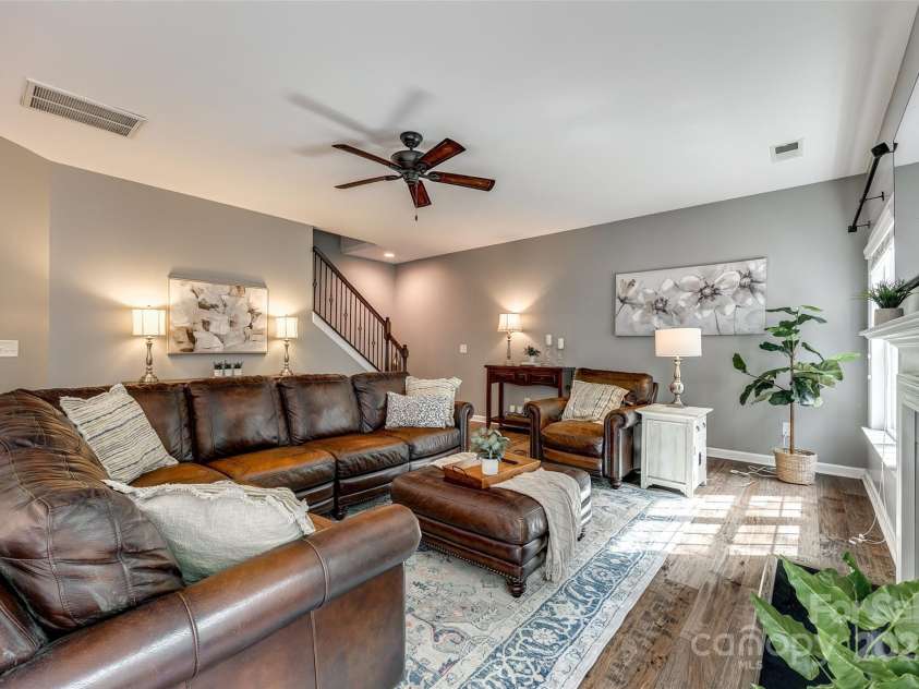 4711 Pearmain Drive, Waxhaw, NC 28173.  MLS# CAR4246425, YatesRealty ID 21087. Family room