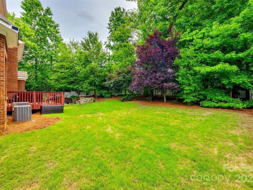 4711 Pearmain Drive, Waxhaw, NC 28173.  MLS# CAR4246425, YatesRealty ID 21087. Large fenced yard