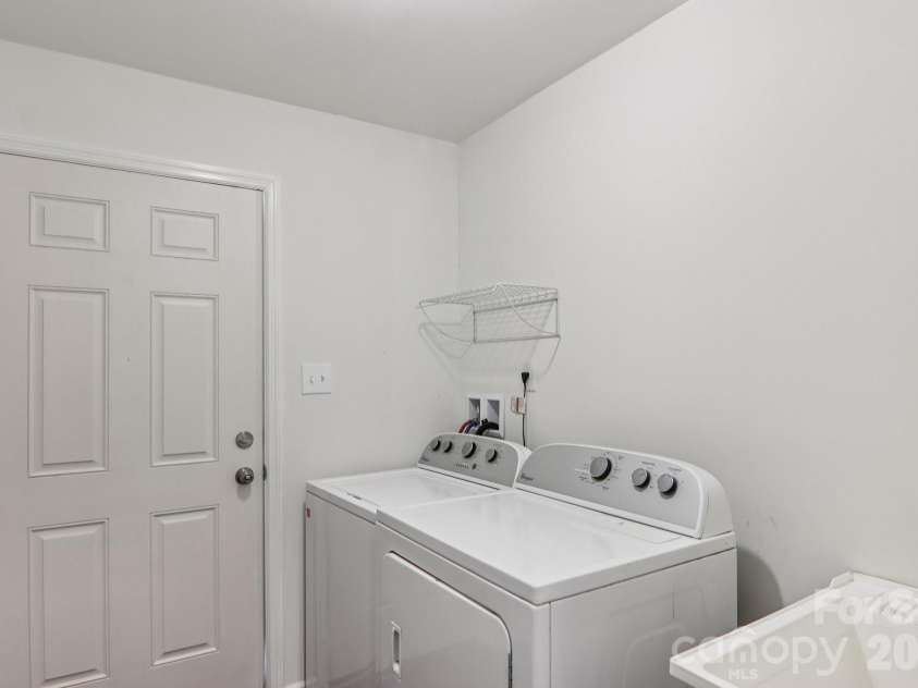 751 Hutch Mountain Road, Fletcher, NC 28732.  MLS# CAR4346461, YatesRealty ID 21087. Laundry / Mud Room