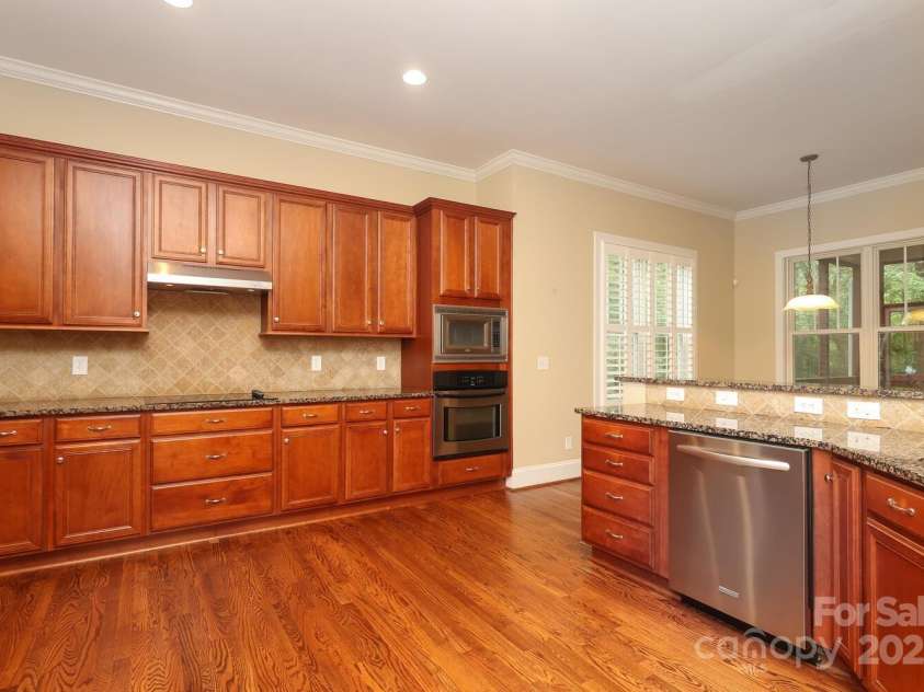 458 Leaf Arbor Court, Clover, SC 29710.  MLS# CAR4271720, YatesRealty ID 21088. Kitchen