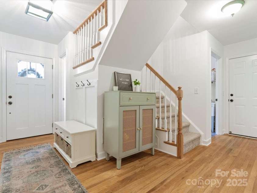 6934 Loretta Place, Charlotte, NC 28215.  MLS# CAR4270665, YatesRealty ID 21089. 