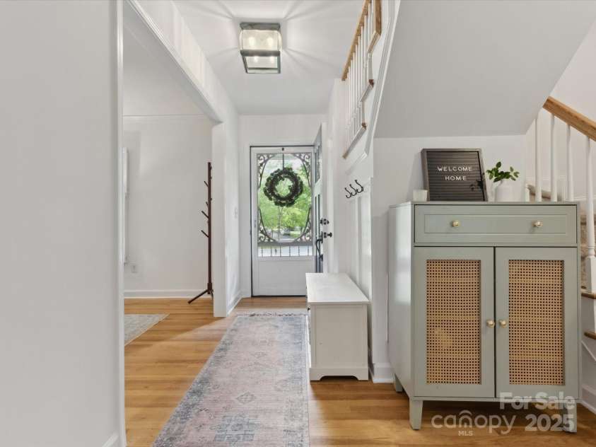 6934 Loretta Place, Charlotte, NC 28215.  MLS# CAR4270665, YatesRealty ID 21089. 