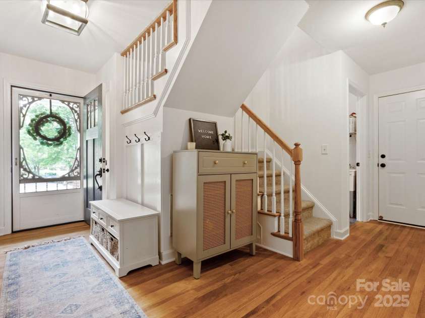 6934 Loretta Place, Charlotte, NC 28215.  MLS# CAR4270665, YatesRealty ID 21089. 