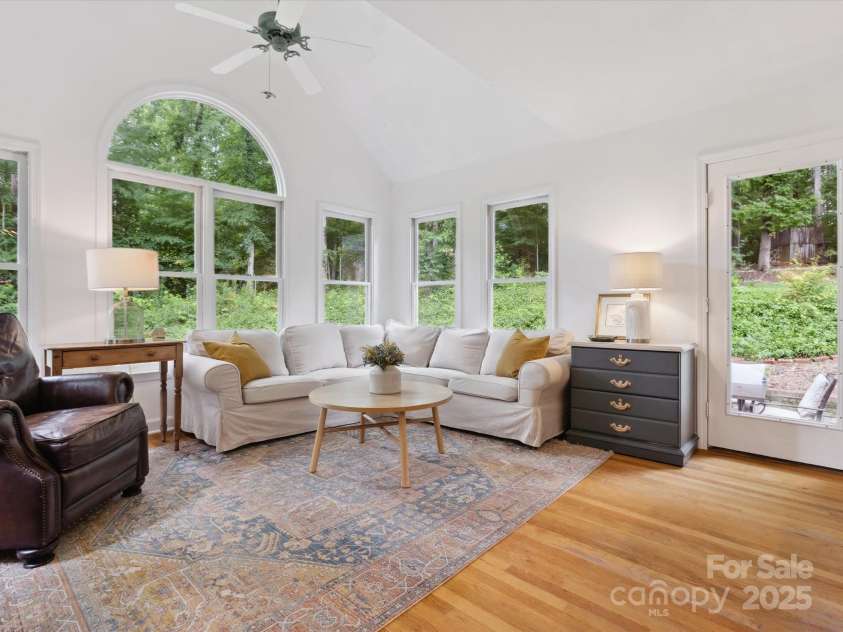 6934 Loretta Place, Charlotte, NC 28215.  MLS# CAR4270665, YatesRealty ID 21089. 