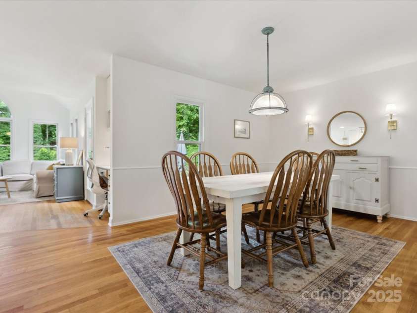 6934 Loretta Place, Charlotte, NC 28215.  MLS# CAR4270665, YatesRealty ID 21089. 