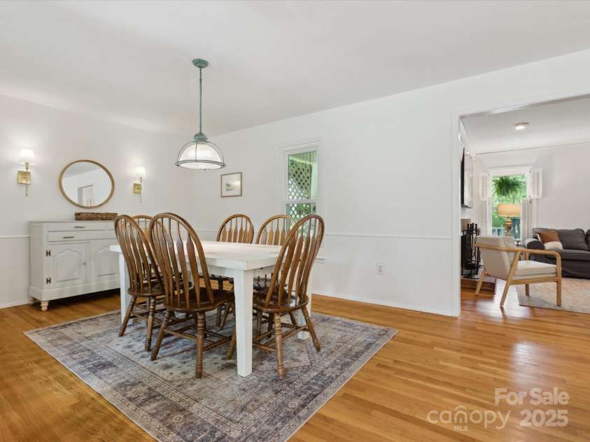 6934 Loretta Place, Charlotte, NC 28215.  MLS# CAR4270665, YatesRealty ID 21089. 
