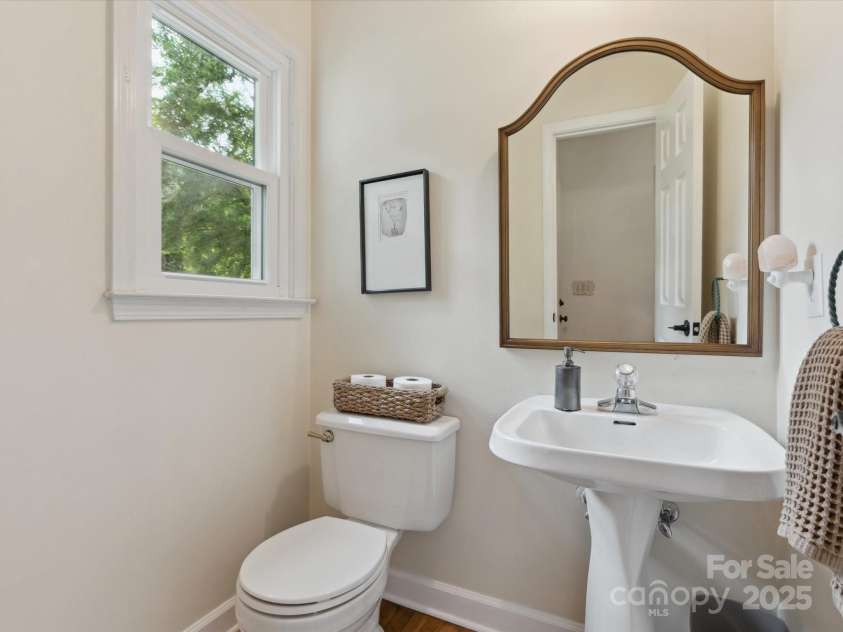 6934 Loretta Place, Charlotte, NC 28215.  MLS# CAR4270665, YatesRealty ID 21089. 