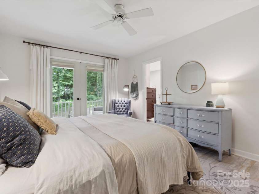 6934 Loretta Place, Charlotte, NC 28215.  MLS# CAR4270665, YatesRealty ID 21089. 