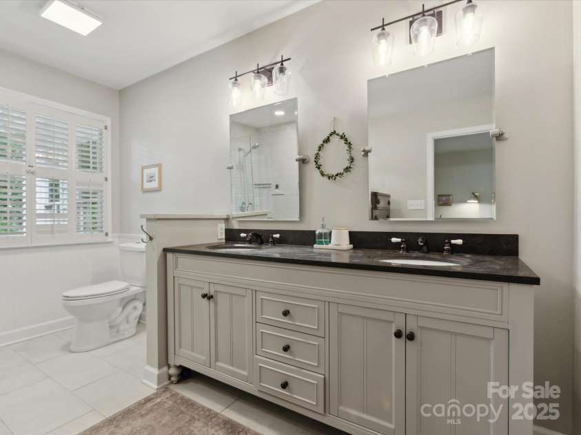 6934 Loretta Place, Charlotte, NC 28215.  MLS# CAR4270665, YatesRealty ID 21089. 