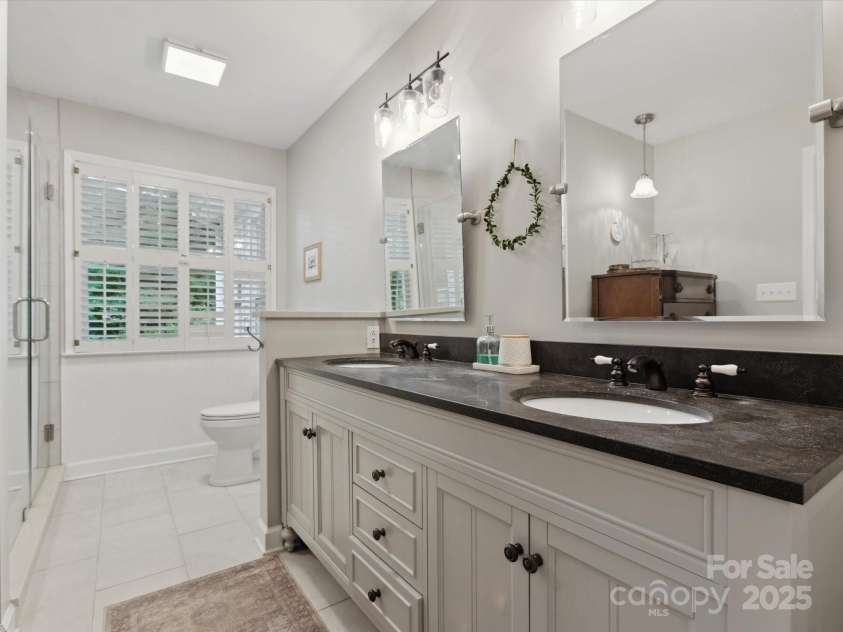 6934 Loretta Place, Charlotte, NC 28215.  MLS# CAR4270665, YatesRealty ID 21089. 