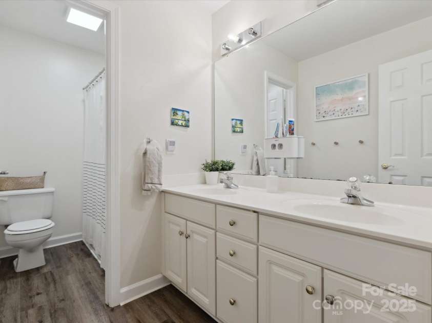 6934 Loretta Place, Charlotte, NC 28215.  MLS# CAR4270665, YatesRealty ID 21089. 