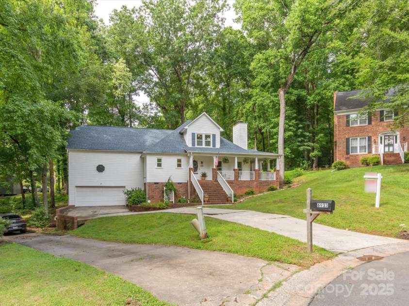 6934 Loretta Place, Charlotte, NC 28215.  MLS# CAR4270665, YatesRealty ID 21089. 