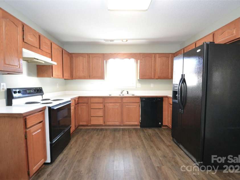 413 Hidden Creek Circle, Salisbury, NC 28147.  MLS# CAR4317143, YatesRealty ID 2109. Lots of cabinet space