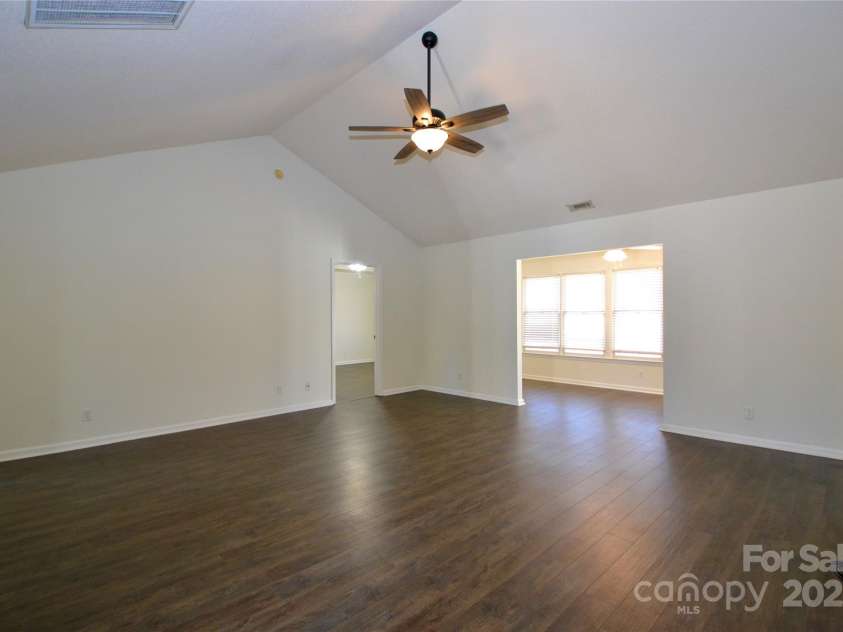 413 Hidden Creek Circle, Salisbury, NC 28147.  MLS# CAR4317143, YatesRealty ID 2109. Oversized Great Room