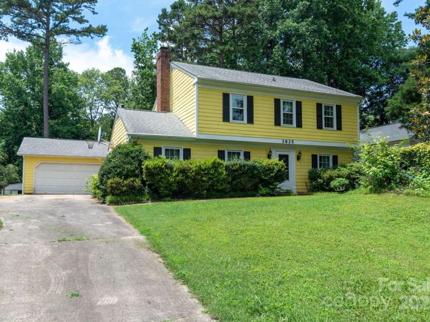 2825 Edwin Jones Drive, Charlotte, NC 28269.  MLS# CAR4273084, YatesRealty ID 21091. 