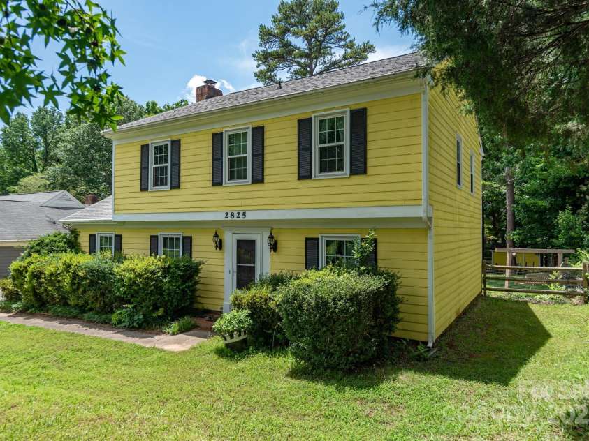 2825 Edwin Jones Drive, Charlotte, NC 28269.  MLS# CAR4273084, YatesRealty ID 21091. 