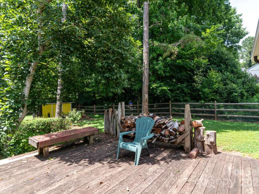 2825 Edwin Jones Drive, Charlotte, NC 28269.  MLS# CAR4273084, YatesRealty ID 21091. 