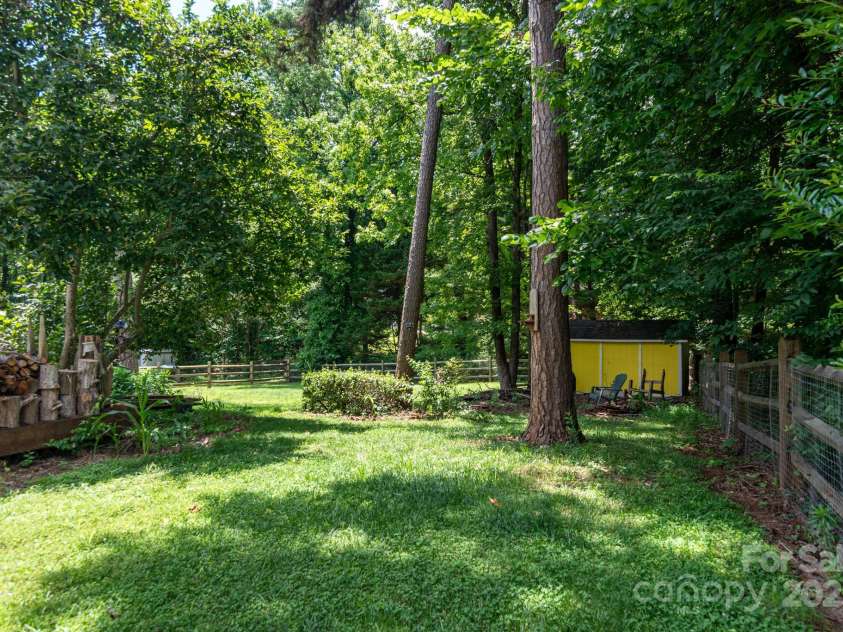 2825 Edwin Jones Drive, Charlotte, NC 28269.  MLS# CAR4273084, YatesRealty ID 21091. 