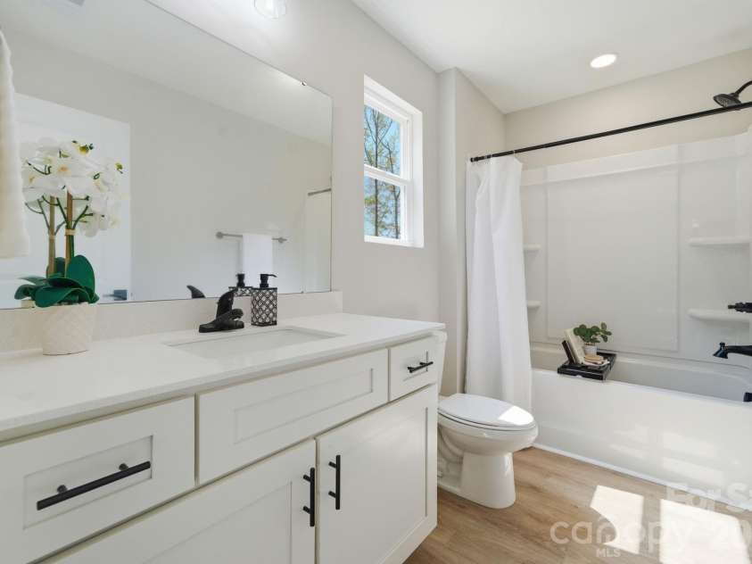315 Mainsail Road, Salisbury, NC 28146.  MLS# CAR4343117, YatesRealty ID 21092. 2nd Full Bathroom