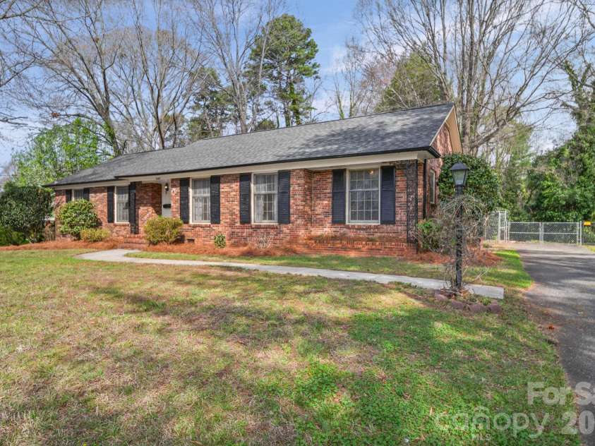 1628 Dixon Road, Gastonia, NC 28054.  MLS# CAR4356293, YatesRealty ID 21093. 