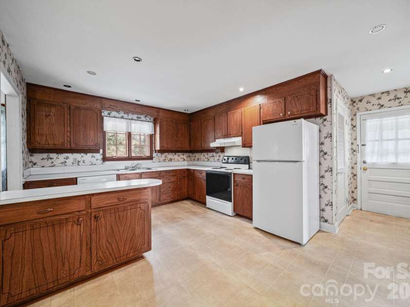 1628 Dixon Road, Gastonia, NC 28054.  MLS# CAR4356293, YatesRealty ID 21093. 