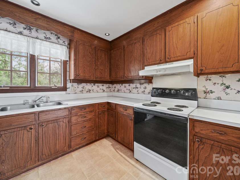 1628 Dixon Road, Gastonia, NC 28054.  MLS# CAR4356293, YatesRealty ID 21093. 